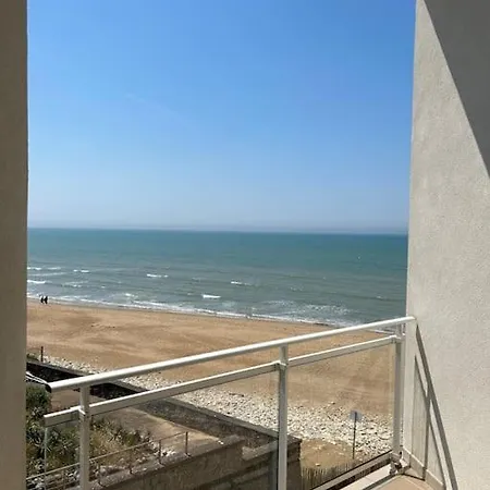 Les Pieds Dans L'eau 滨海隆热维勒